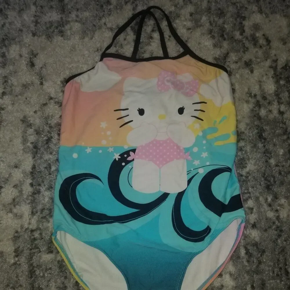 Hello Kitty dive into